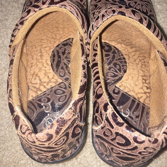 BOC Brown Clogs - Picture 5 of 9